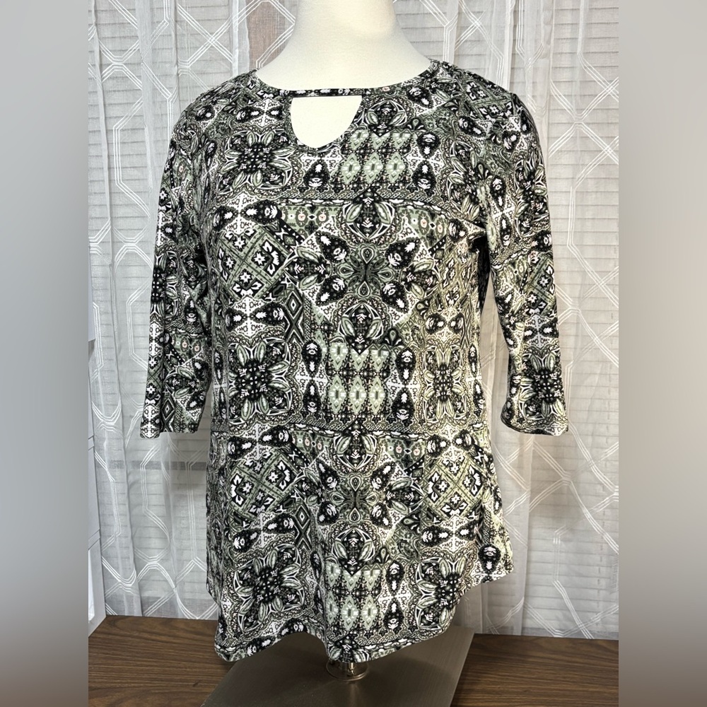 Bobbie Brooks 2X stretchy/soft top 3/4L sleeve 30/32”L 23” p2p keyhole neck